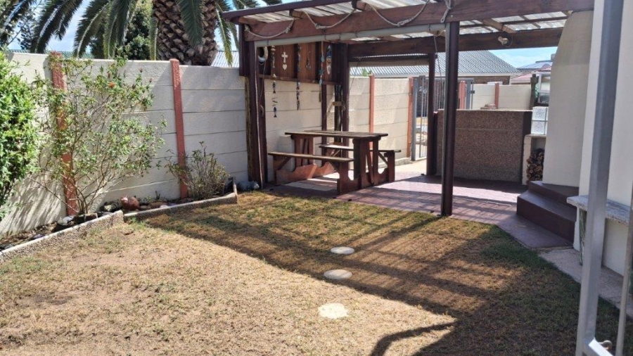 3 Bedroom Property for Sale in Stilbaai Wes Western Cape